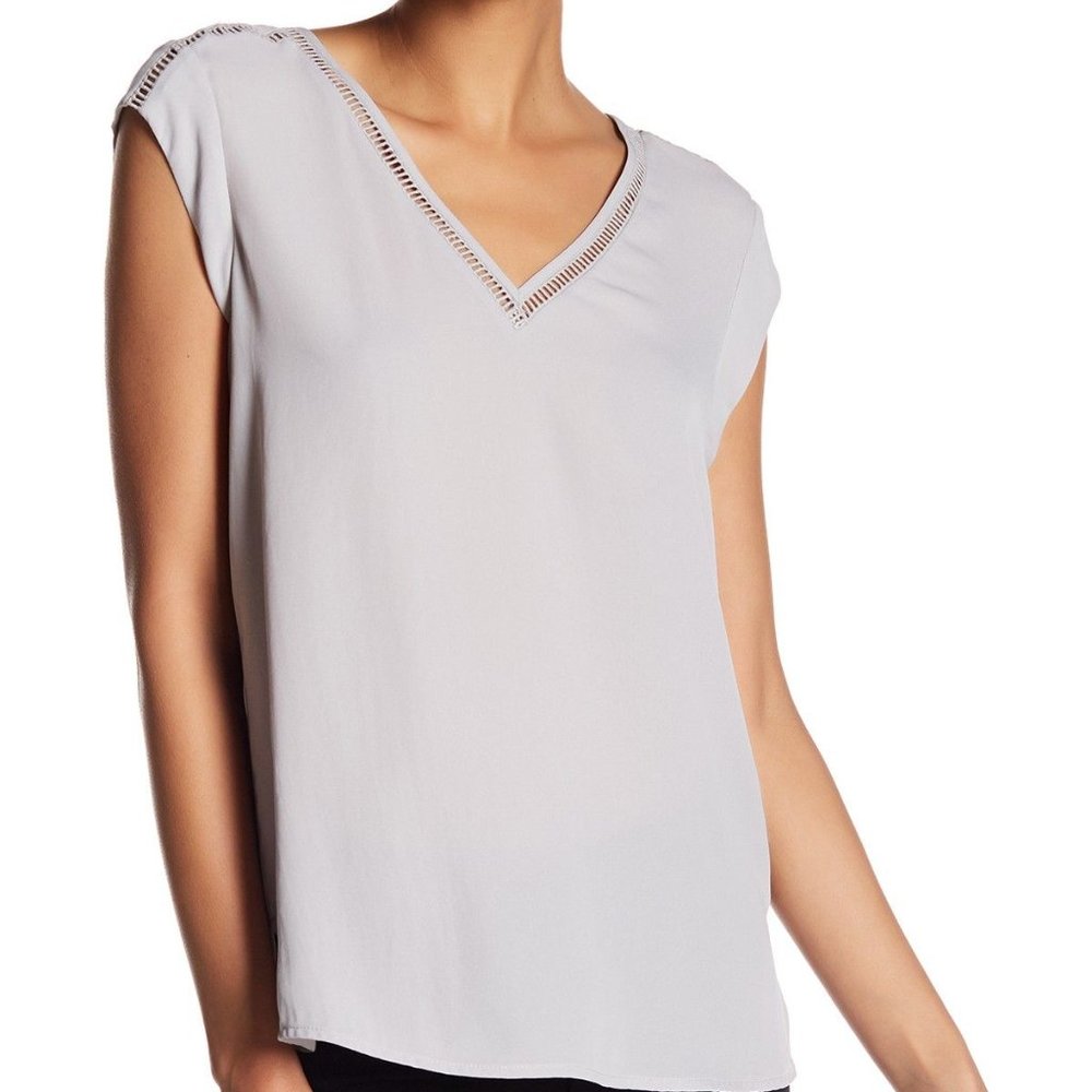 DR2 Double V-neck Crochet Insert Blouse